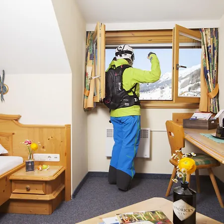Hotel Arlbergerin - Design&tiroler Gemütlichkeit St. Anton am Arlberg