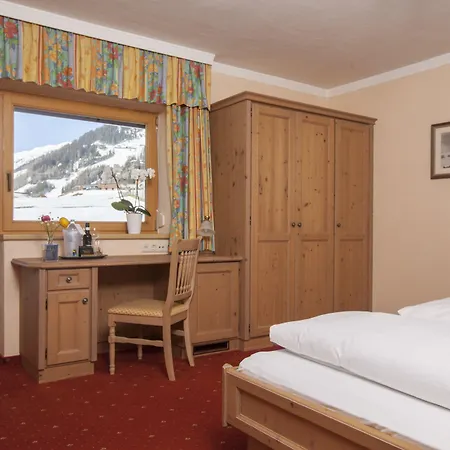 Hotel Arlbergerin - Design & Tiroler Gemuetlichkeit (adults Only) Sankt Anton am Arlberg