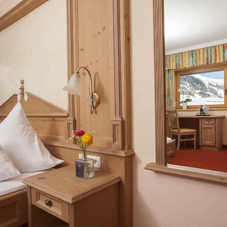 فندق Arlbergerin - Design & Tiroler Gemuetlichkeit (adults Only)