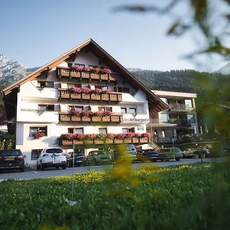 Hotel Arlbergerin - Design&tiroler Gemütlichkeit 4*