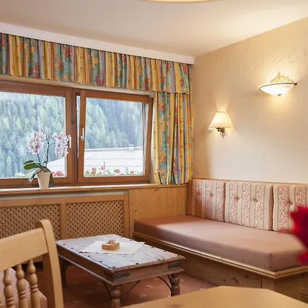 Hotel Arlbergerin - Design & Tiroler Gemuetlichkeit (adults Only) Sankt Anton am Arlberg