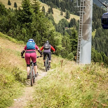 Hotel Arlbergerin - Design & Tiroler Gemuetlichkeit (adults Only) Sankt Anton am Arlberg