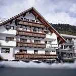 Arlbergerin - Design & Tiroler Gemuetlichkeit (adults Only) Hotel