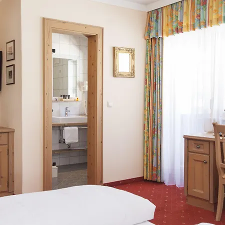 Отель Arlbergerin - Design & Tiroler Gemuetlichkeit (adults Only)