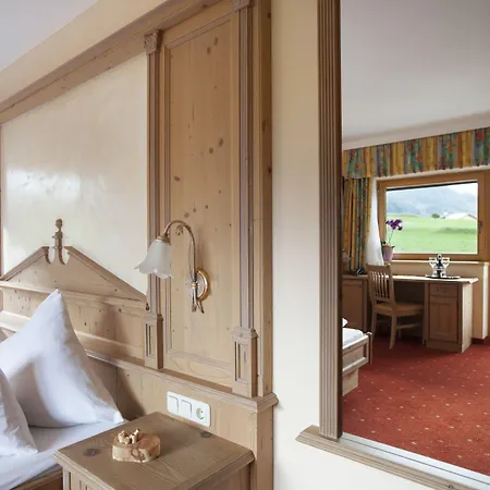 فندق Arlbergerin - Design & Tiroler Gemuetlichkeit (adults Only)