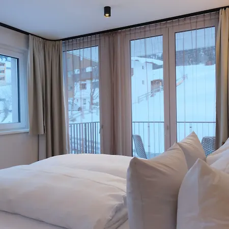 Отель Arlbergerin - Design & Tiroler Gemuetlichkeit (adults Only)
